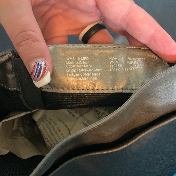 Grey knee high boots - Picture 4 of 7